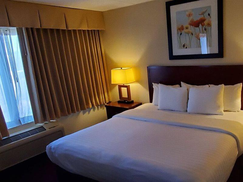 Clarion Hotel Somerset - New Brunswick Extérieur photo