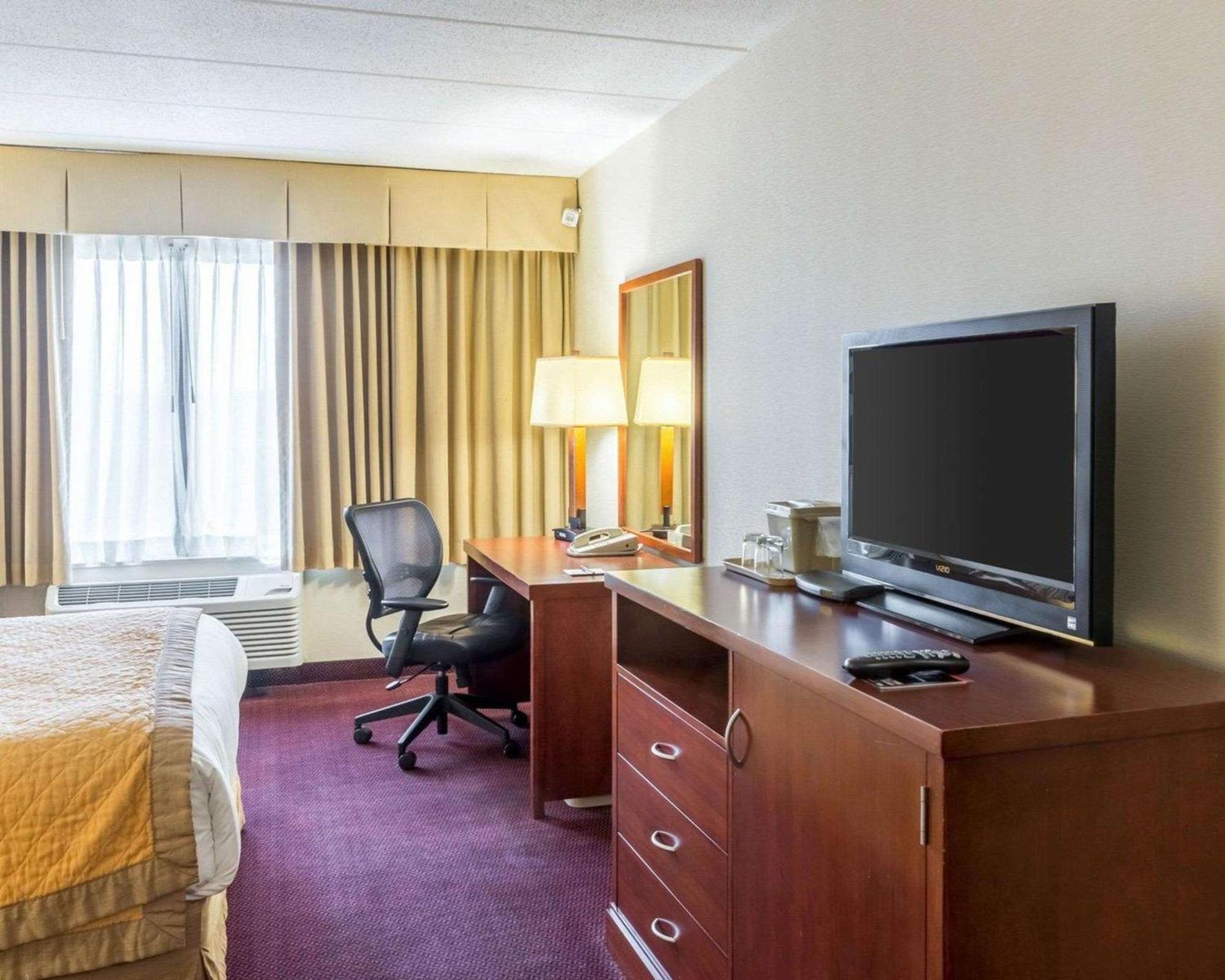 Clarion Hotel Somerset - New Brunswick Extérieur photo