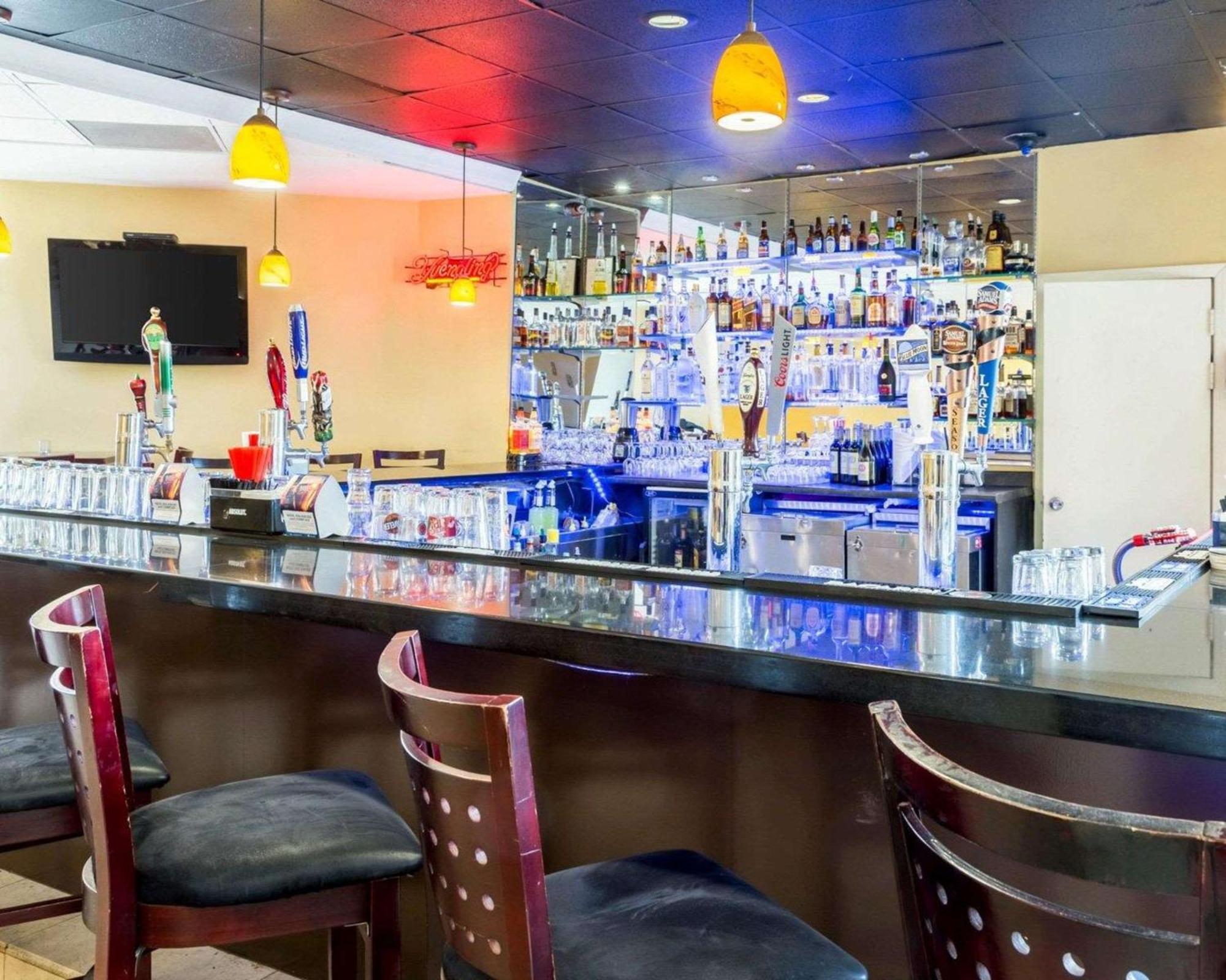 Clarion Hotel Somerset - New Brunswick Extérieur photo