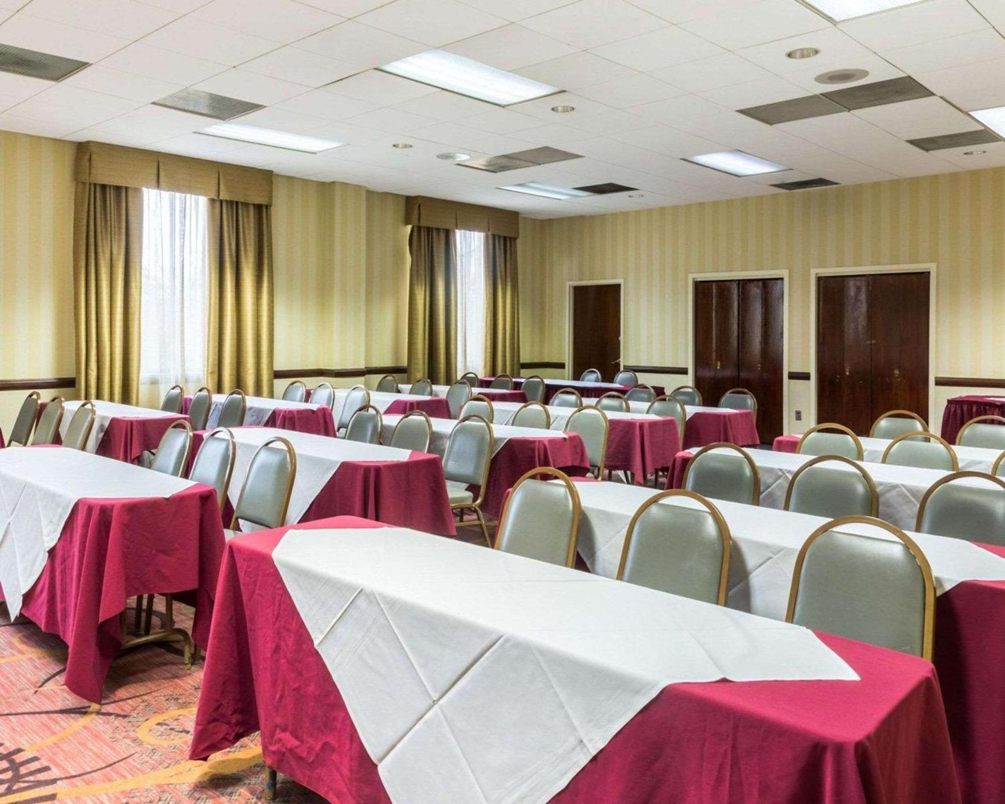Clarion Hotel Somerset - New Brunswick Extérieur photo