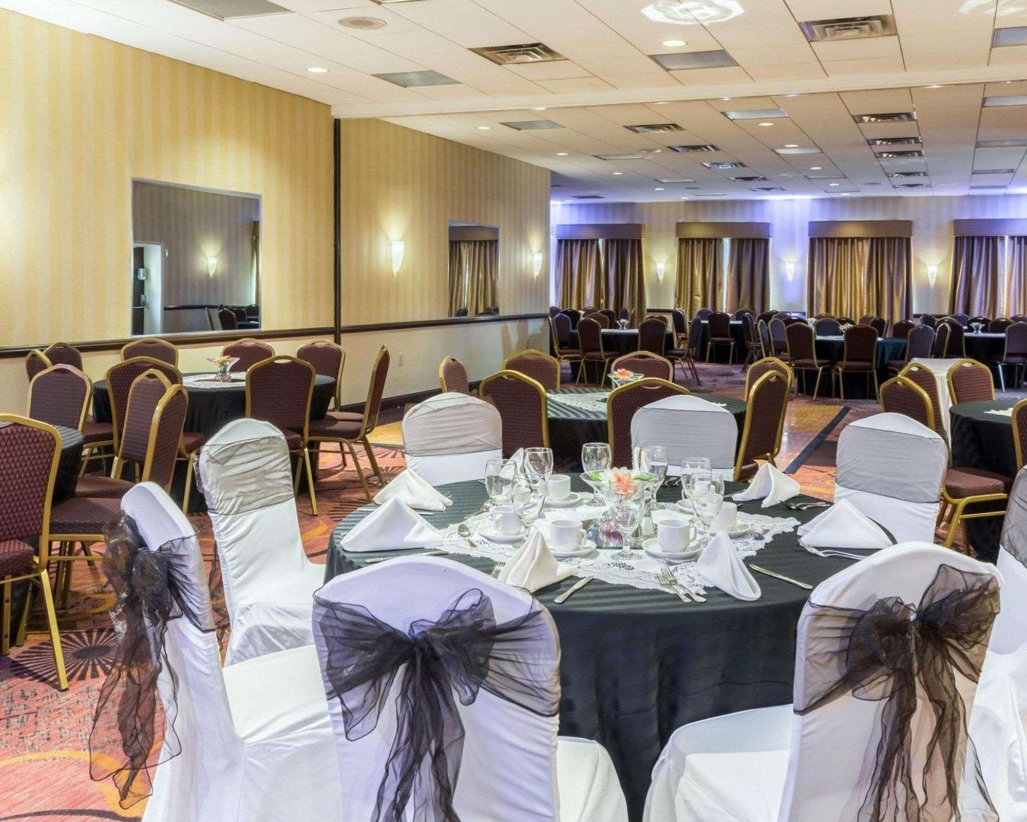 Clarion Hotel Somerset - New Brunswick Extérieur photo