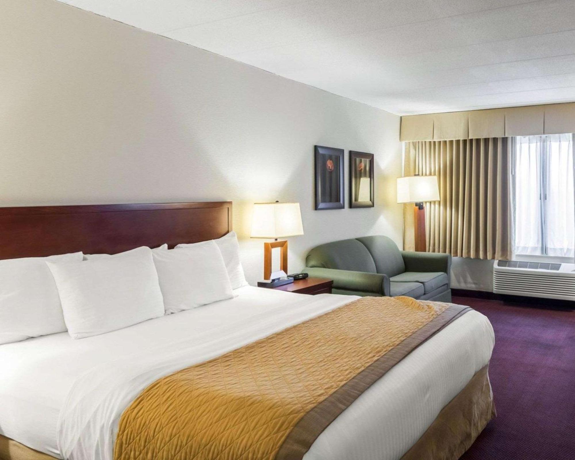 Clarion Hotel Somerset - New Brunswick Extérieur photo