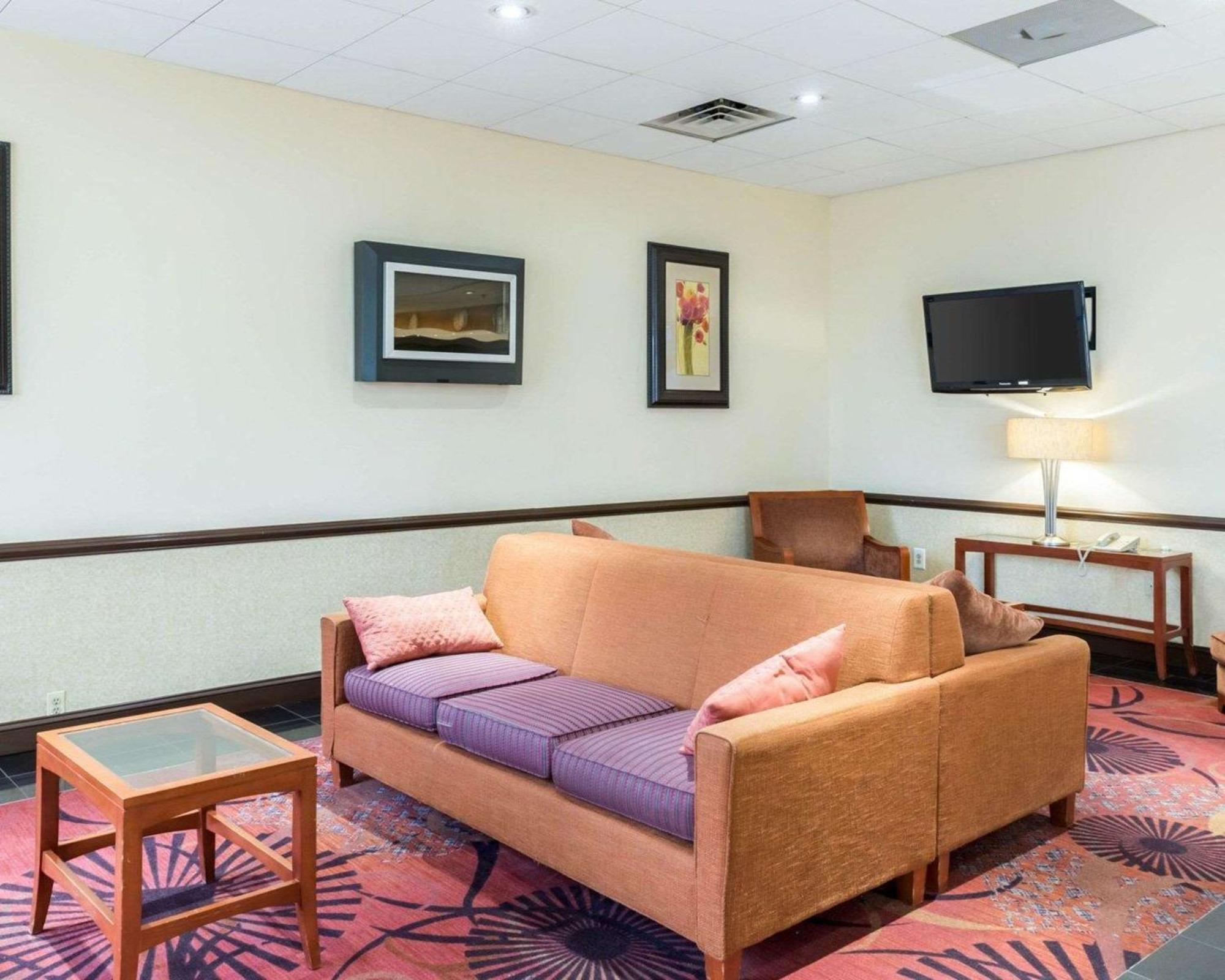 Clarion Hotel Somerset - New Brunswick Extérieur photo