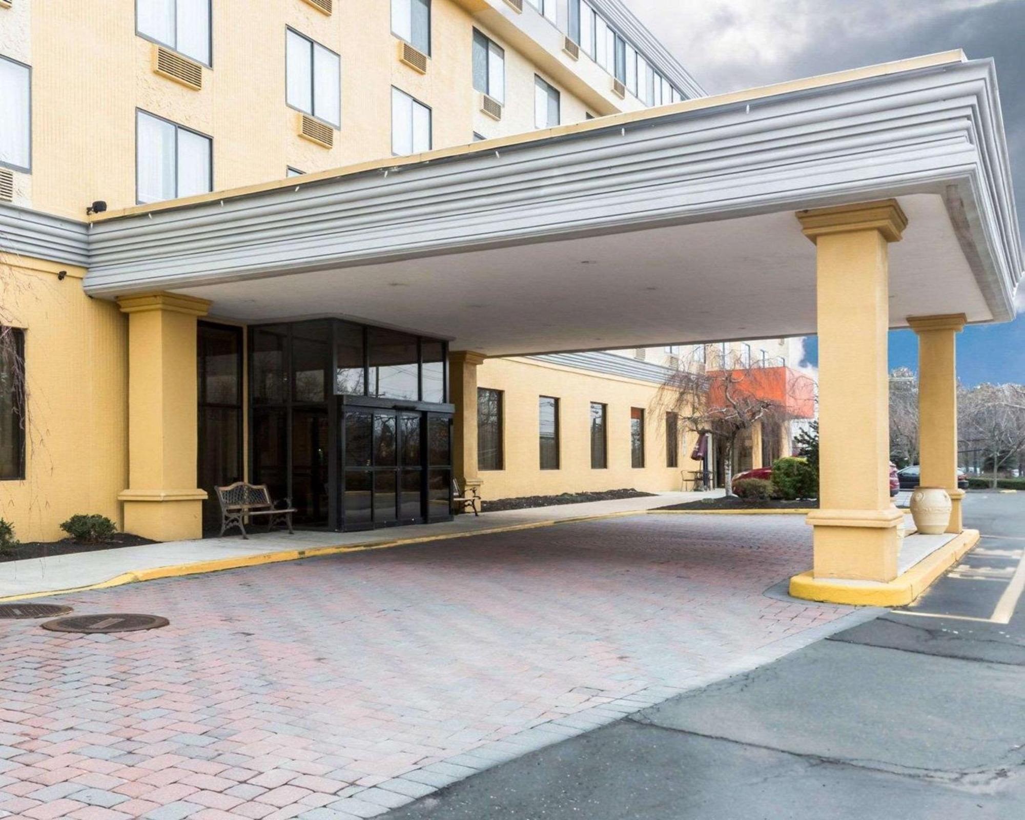 Clarion Hotel Somerset - New Brunswick Extérieur photo