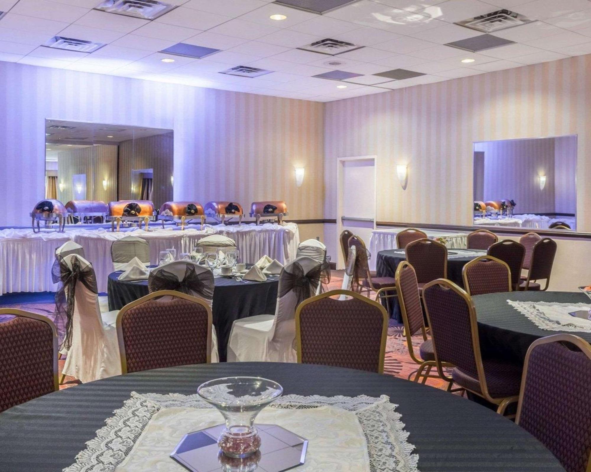 Clarion Hotel Somerset - New Brunswick Extérieur photo