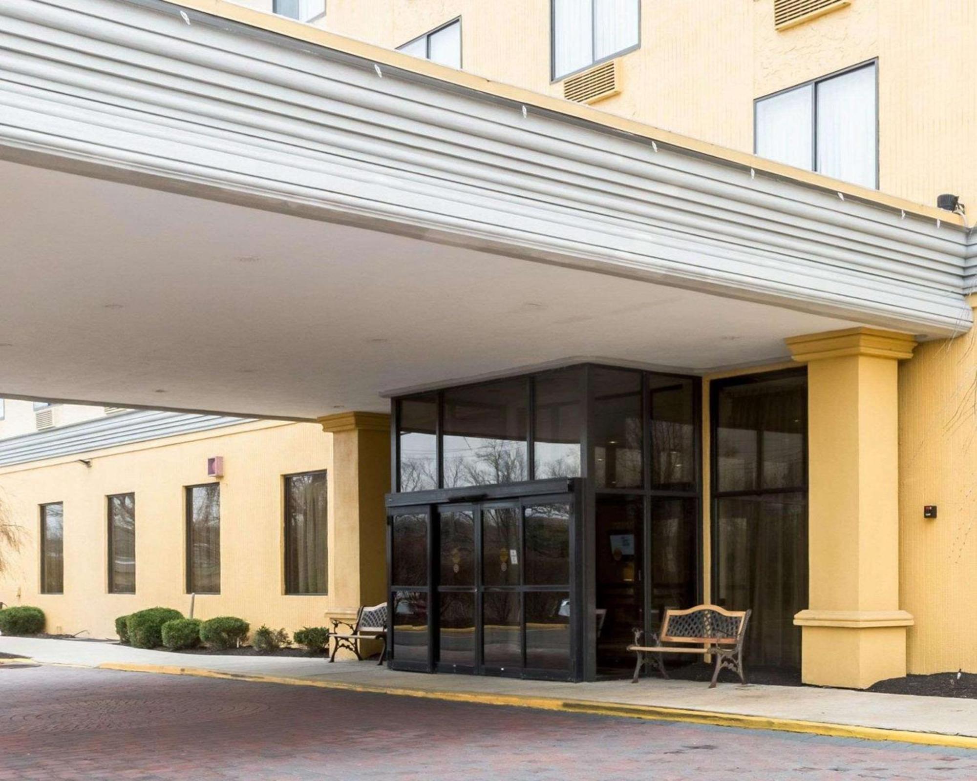 Clarion Hotel Somerset - New Brunswick Extérieur photo