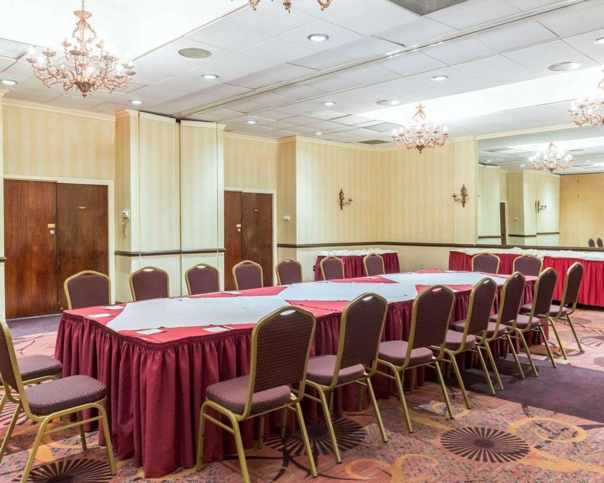 Clarion Hotel Somerset - New Brunswick Extérieur photo