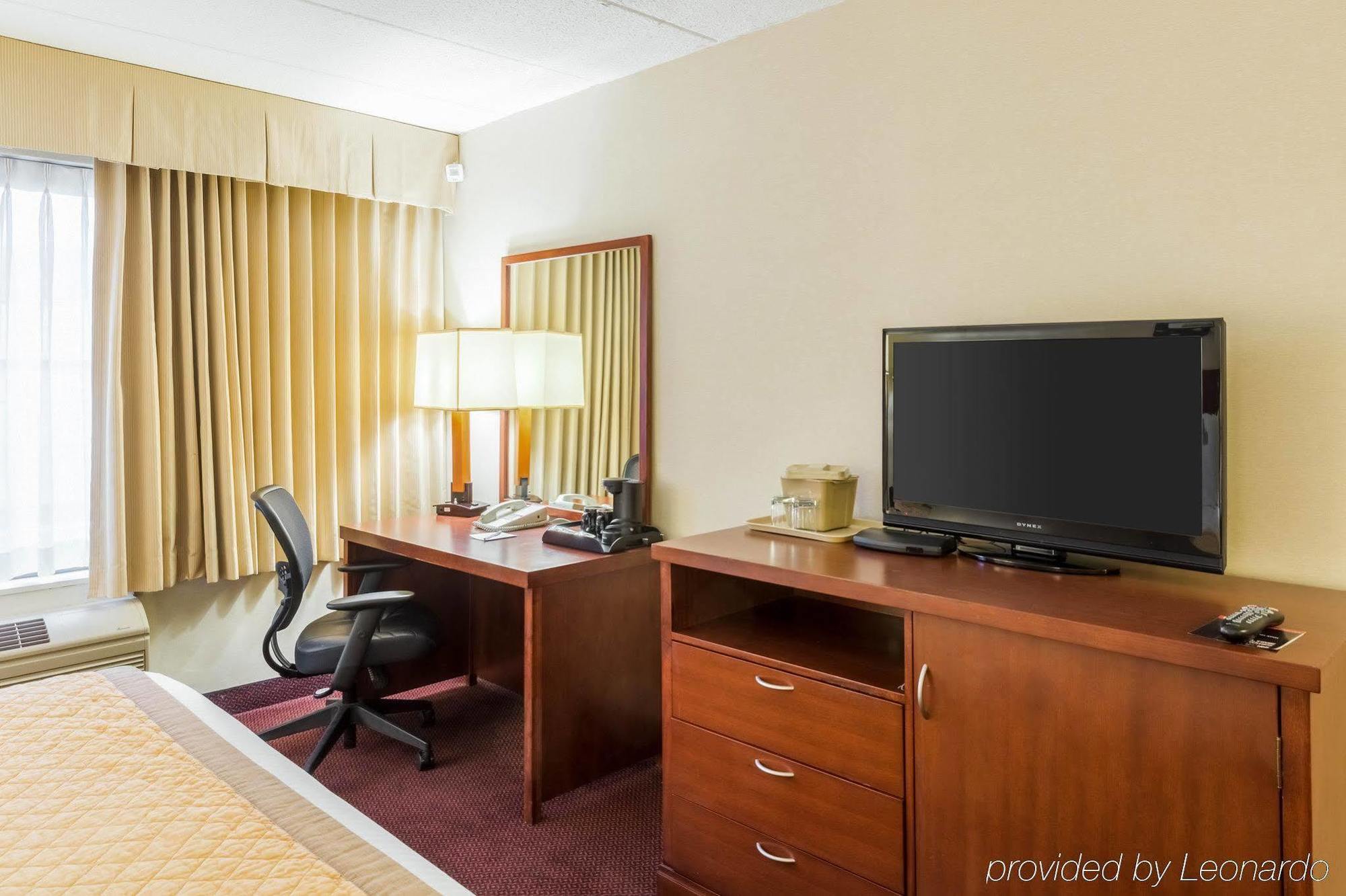Clarion Hotel Somerset - New Brunswick Extérieur photo