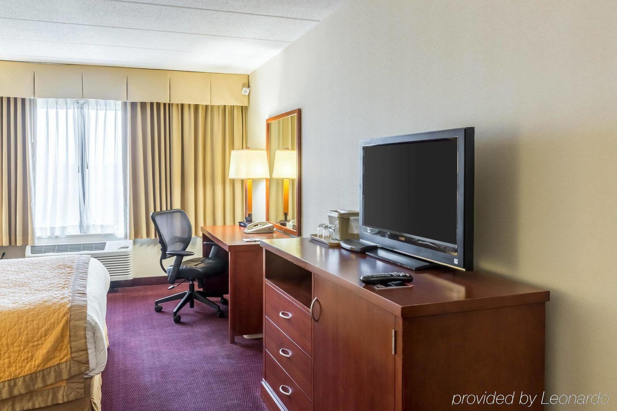 Clarion Hotel Somerset - New Brunswick Extérieur photo