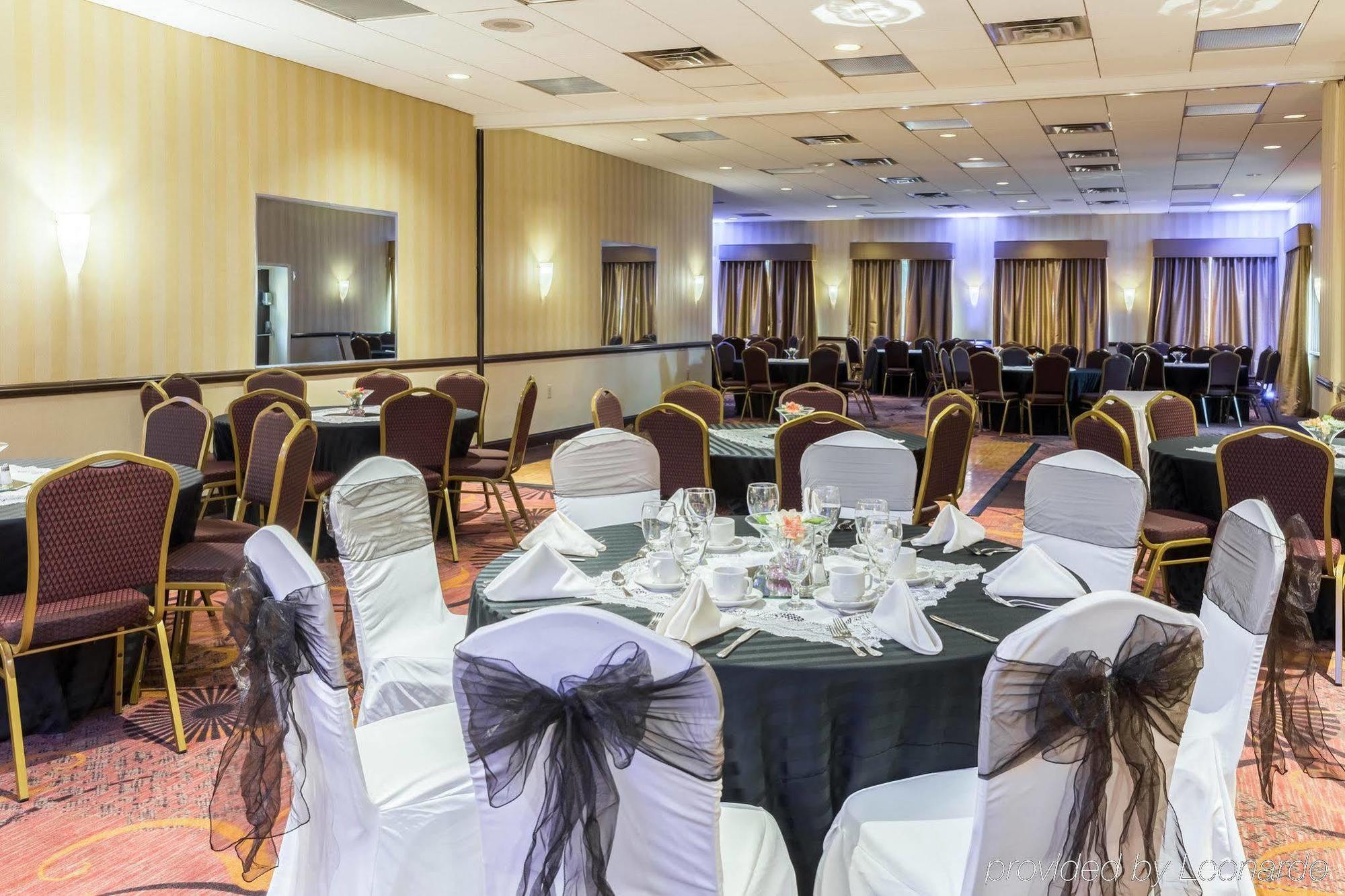 Clarion Hotel Somerset - New Brunswick Extérieur photo